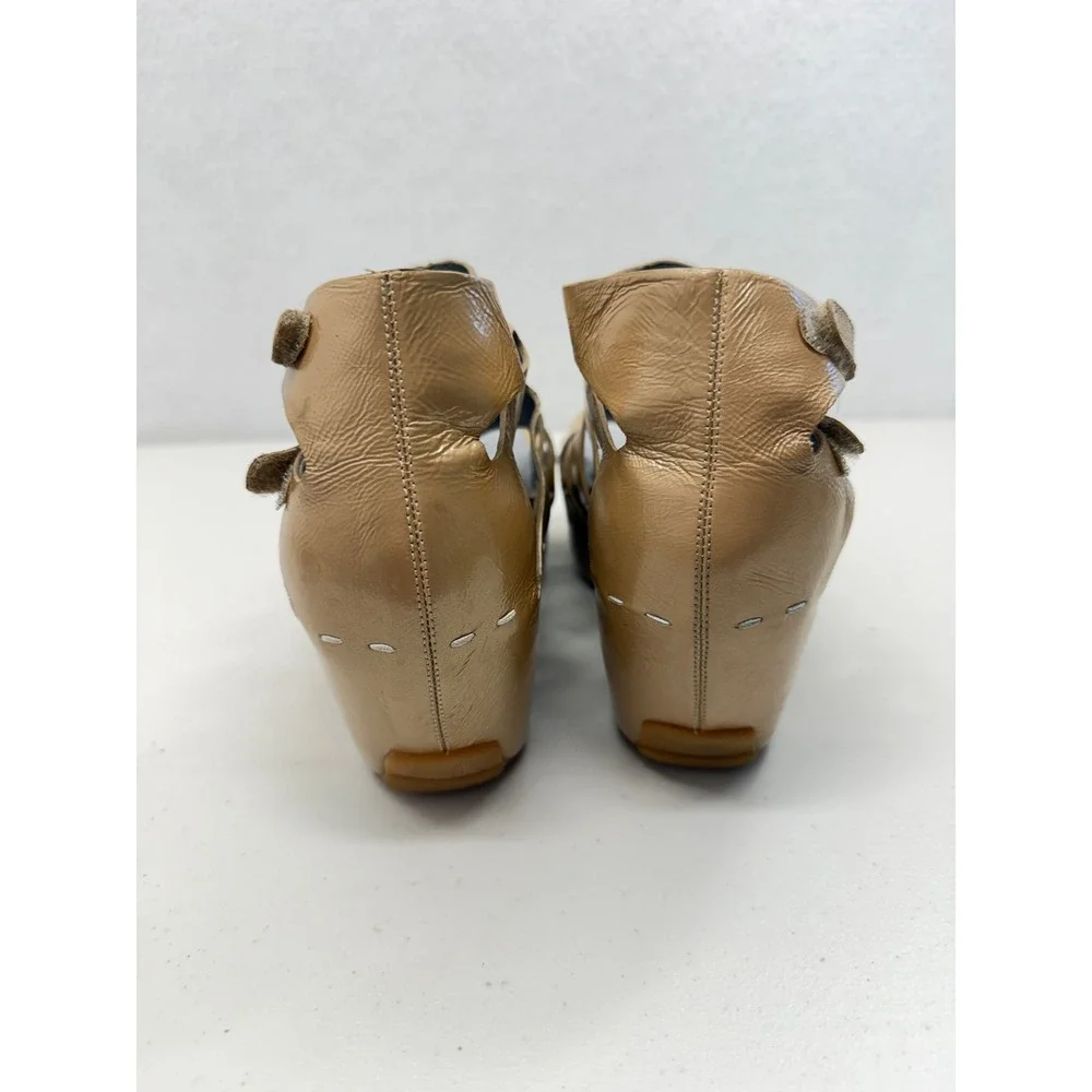 Tsubo Chisi Beige Leather Lagenlook Art To Wear Platform Wedge Sandals 8.5